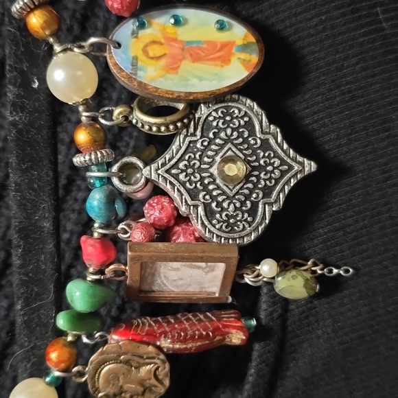 Vintage TRESKA Wire Wrap Around Charm necklace - Picture 3 of 3